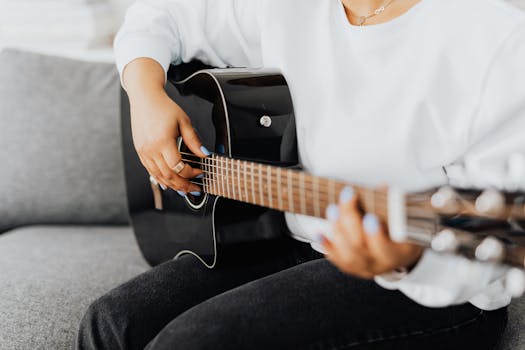 Jak opravit akustickou kytaru doma: Průvodce pro muzikanty
